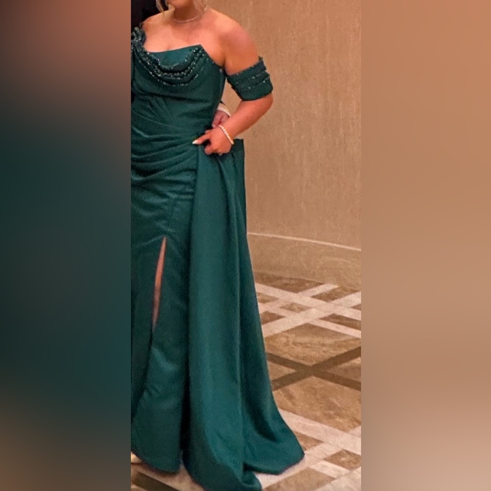 Elegant Teal Evening Gown